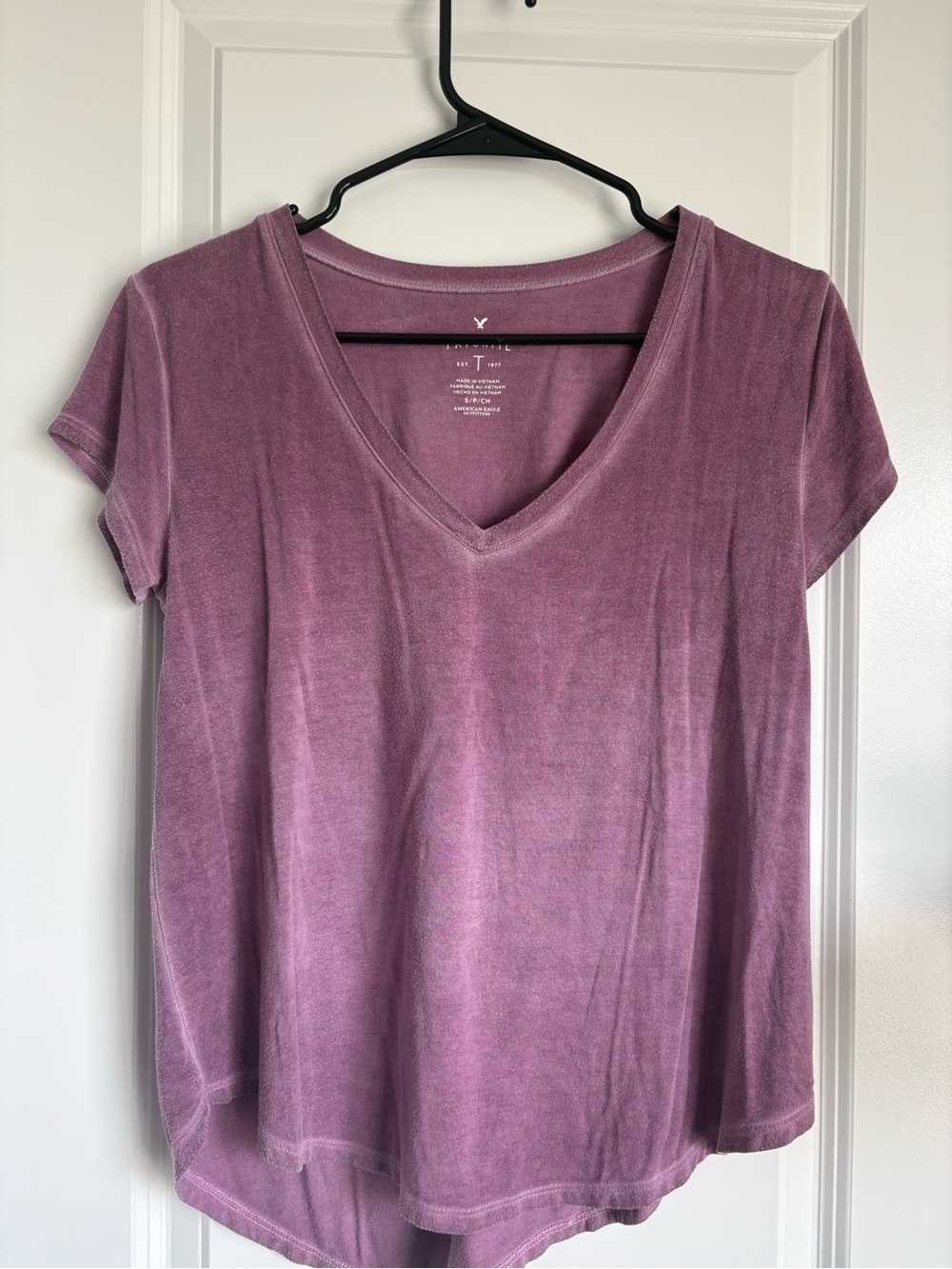American Eagle Outfitters Mauve V-Neck Short Sleeve Tee